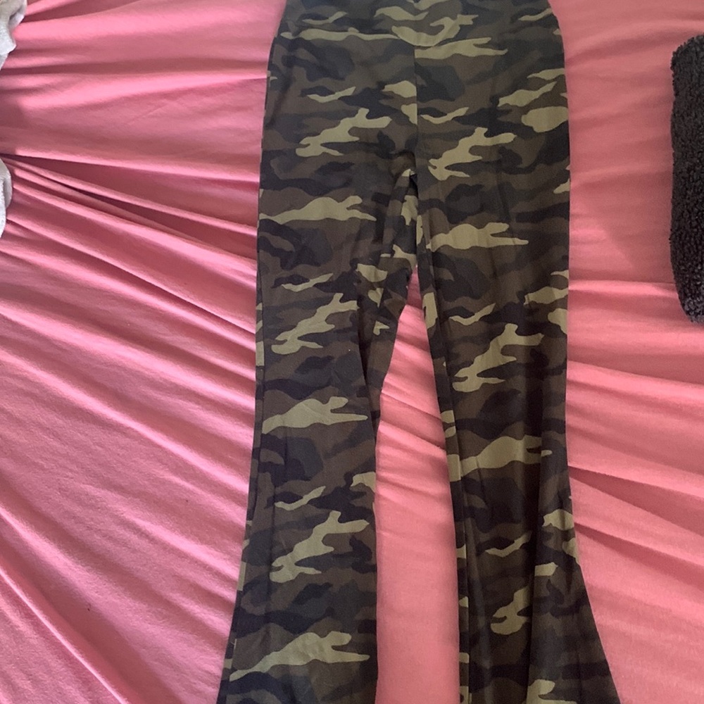 Camo Flare Leggings- Size-Small (3/5)